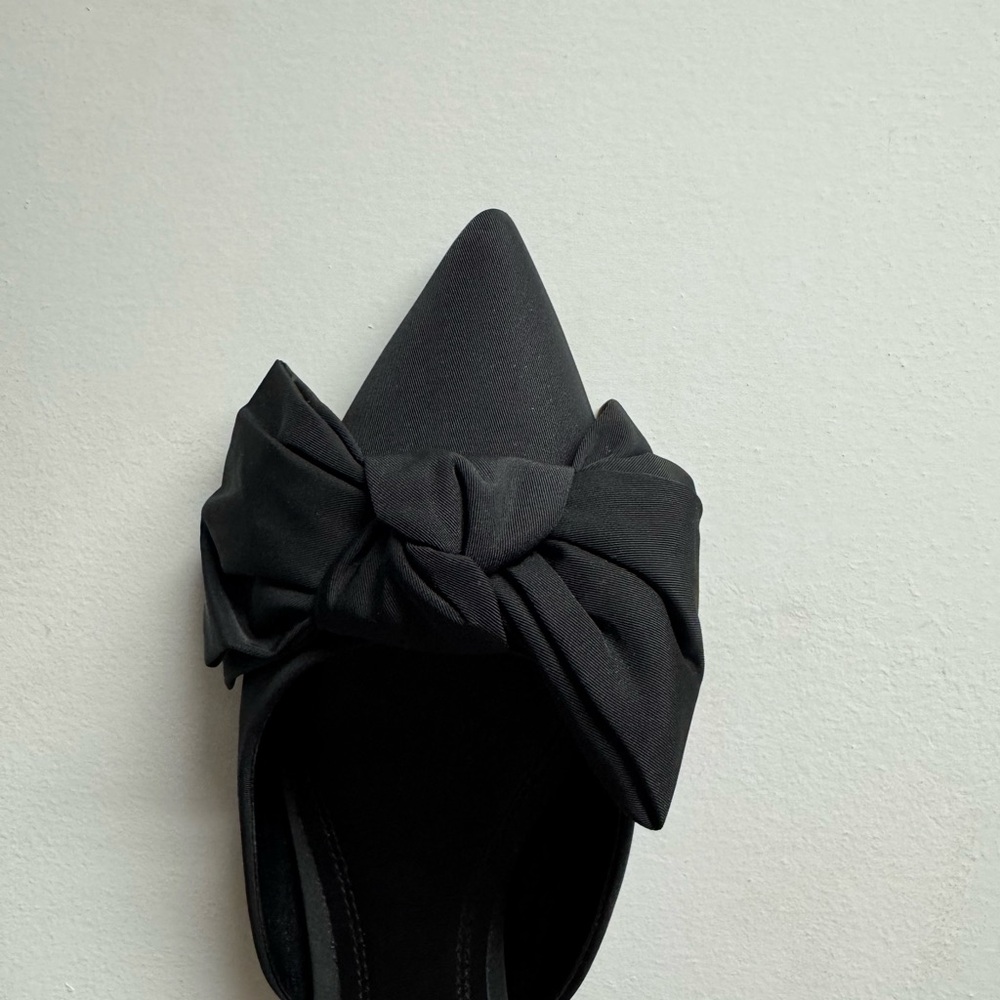 Chic Black Flats with Bow Accent